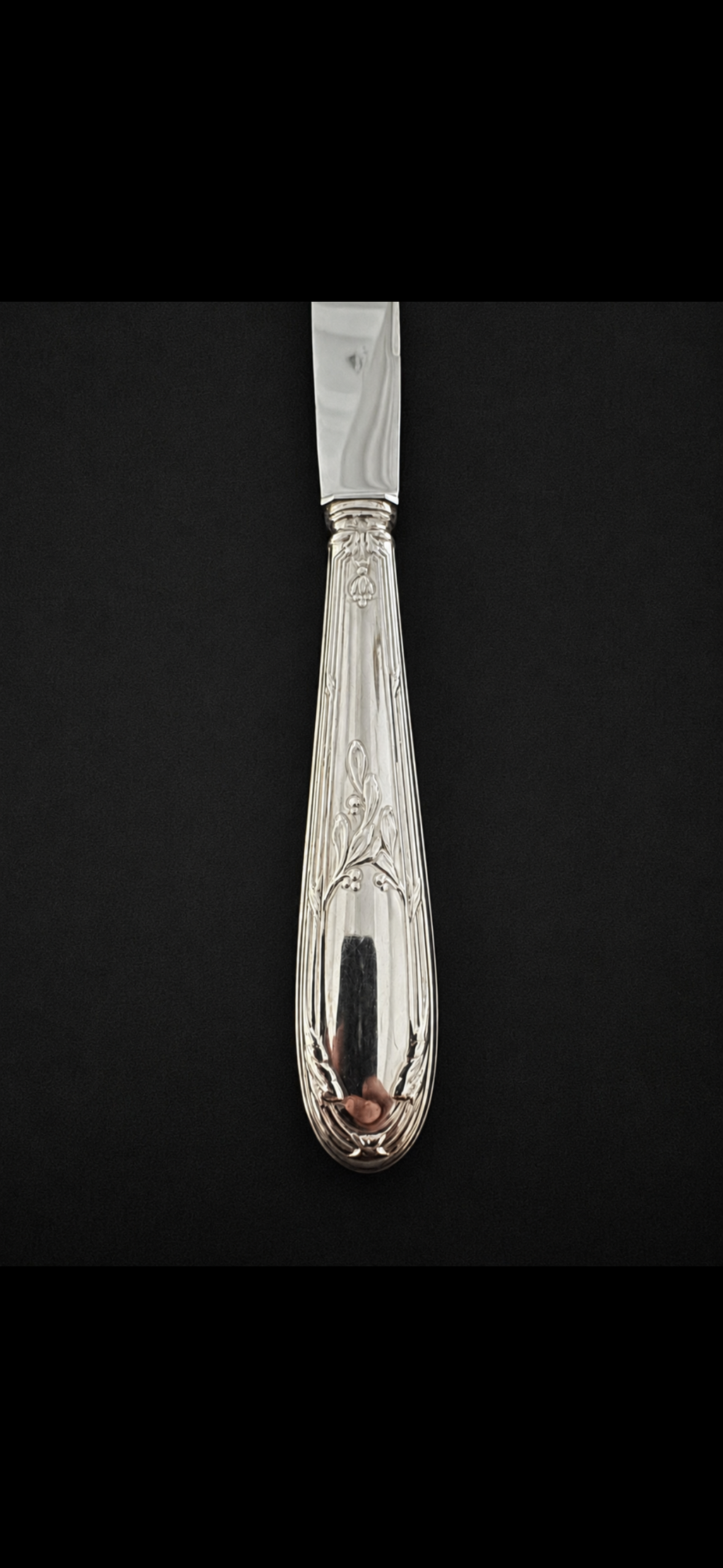 Couteaux de table Orbrille, détail des manches en argent massif