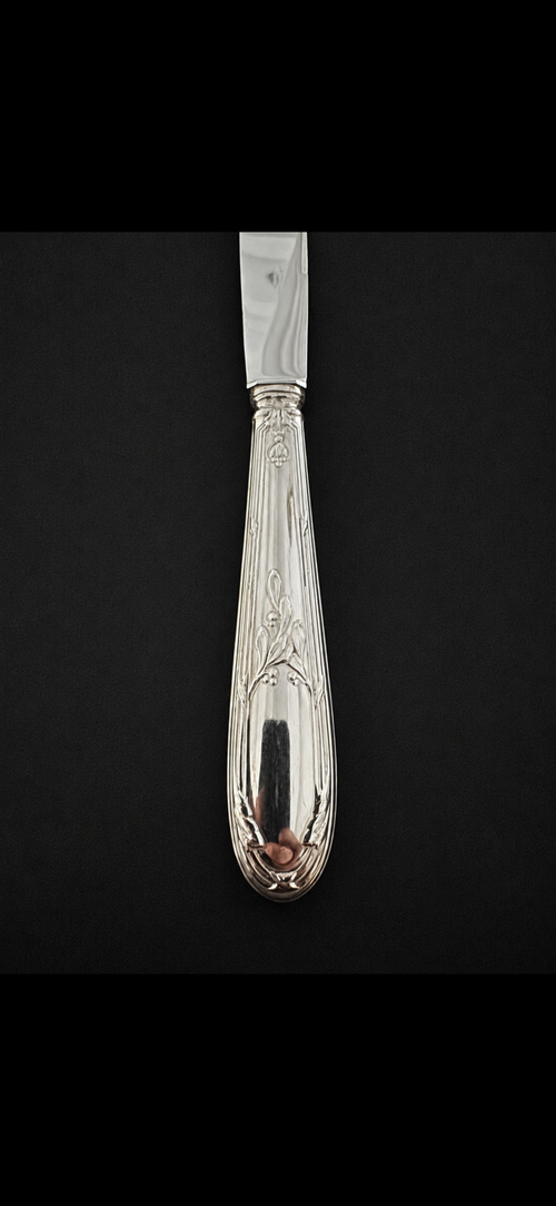 Couteaux de table Orbrille, détail des manches en argent massif