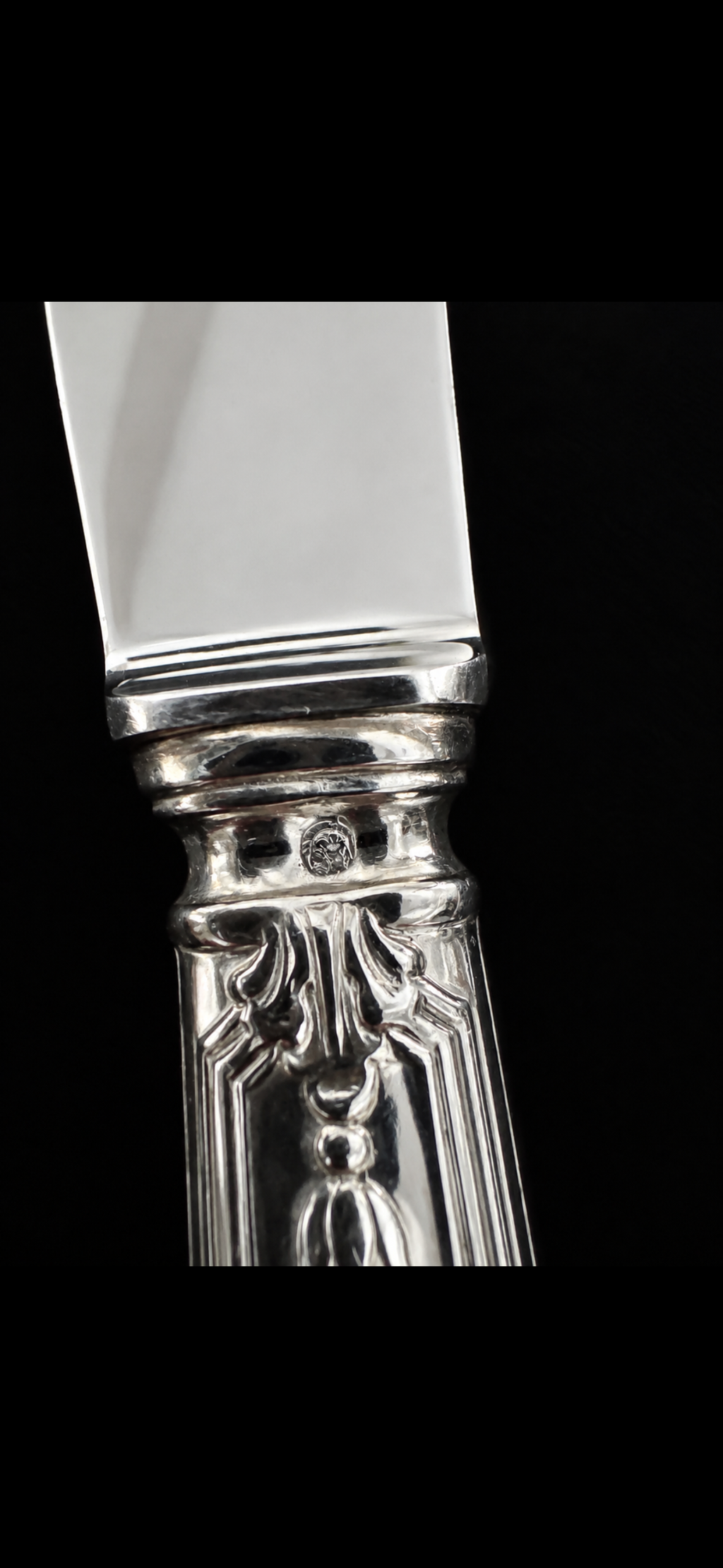Couteaux de table Orbrille, détail du poinçon Minerve