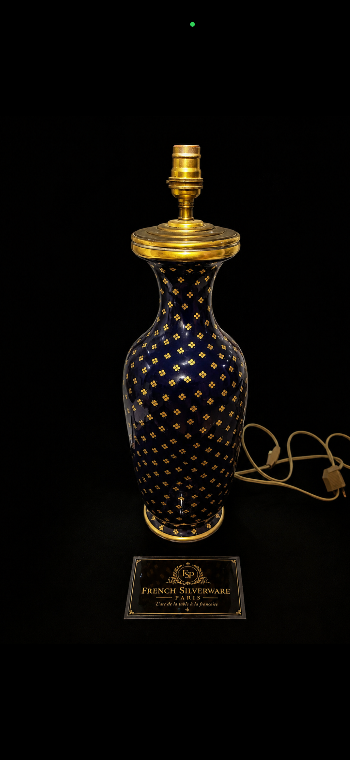 Vase-lampe porcelaine bleu cobalt, semis de trèfles dorés, vue de dos