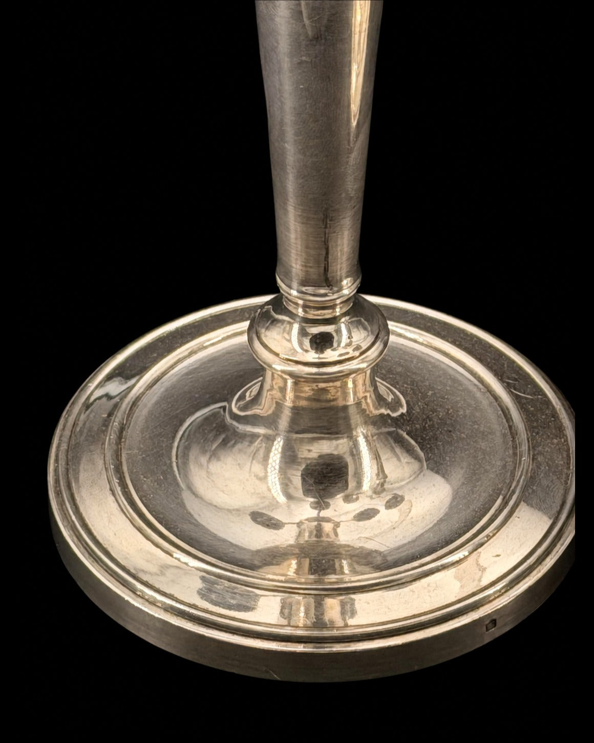 Paire de candélabres à trois feux de style Louis XVI en métal argenté