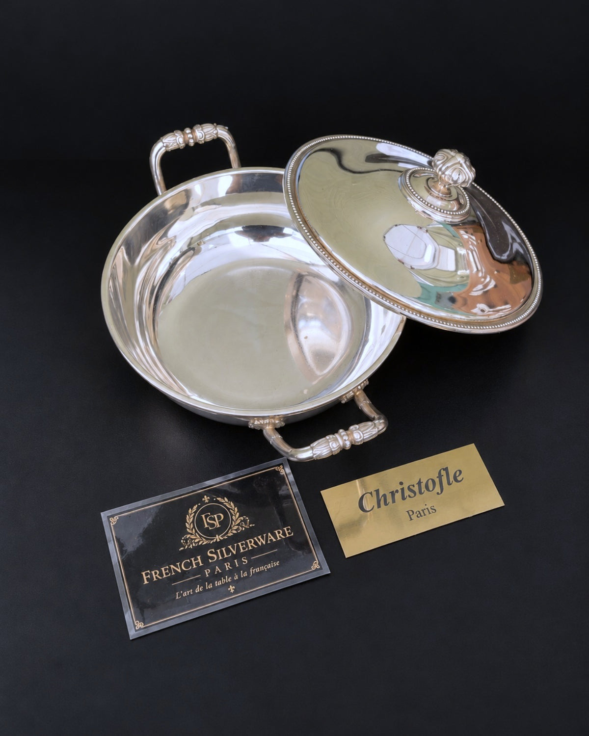Légumier Christofle Perles ouvert – intérieur poli miroir et couvercle à prise feuillagée sur base perlée