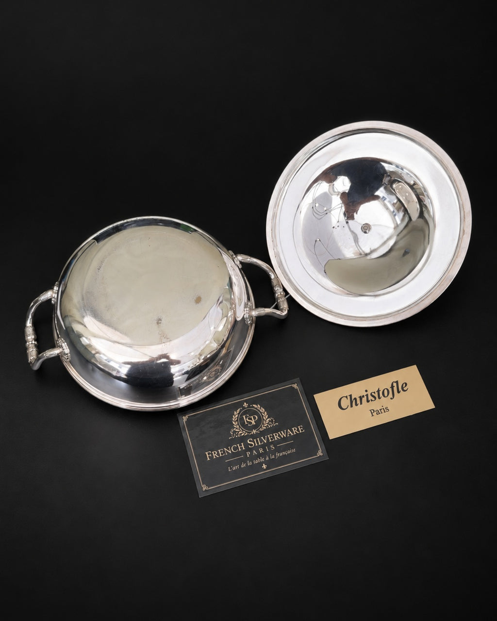 Dessous du légumier Christofle Perles et intérieur du couvercle