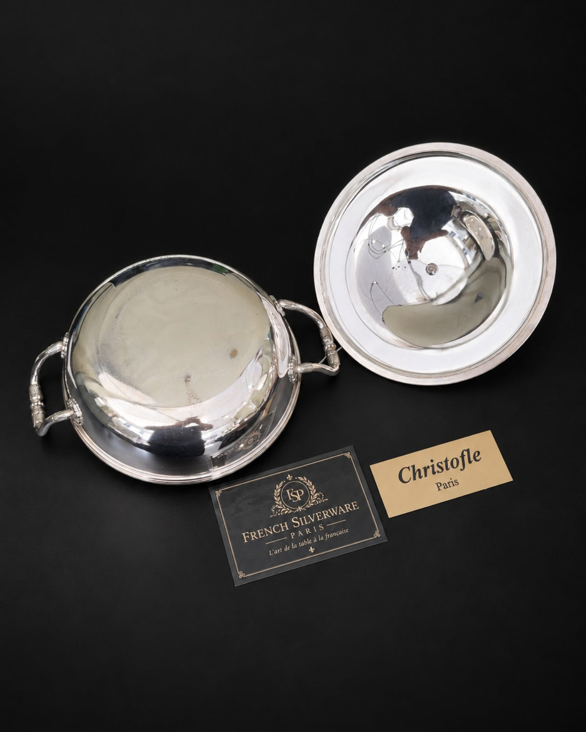 Dessous du légumier Christofle Perles et intérieur du couvercle