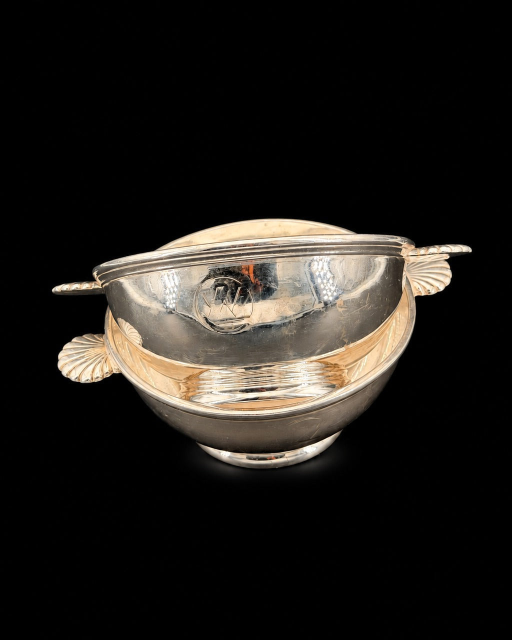 Deux écuelles à oreilles Christofle, monogramme Wagons-Lits, métal argenté, orfèvrerie de bord