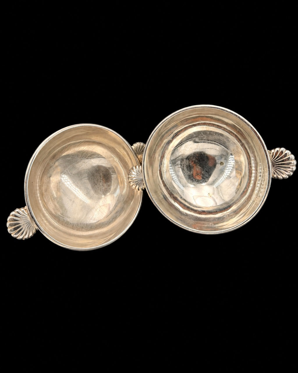 Deux écuelles à oreilles Christofle, monogramme Wagons-Lits, métal argenté, orfèvrerie de bord