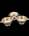 Trois écuelles à oreilles Ercuis, monogramme Wagons-Lits, métal argenté, orfèvrerie de bord