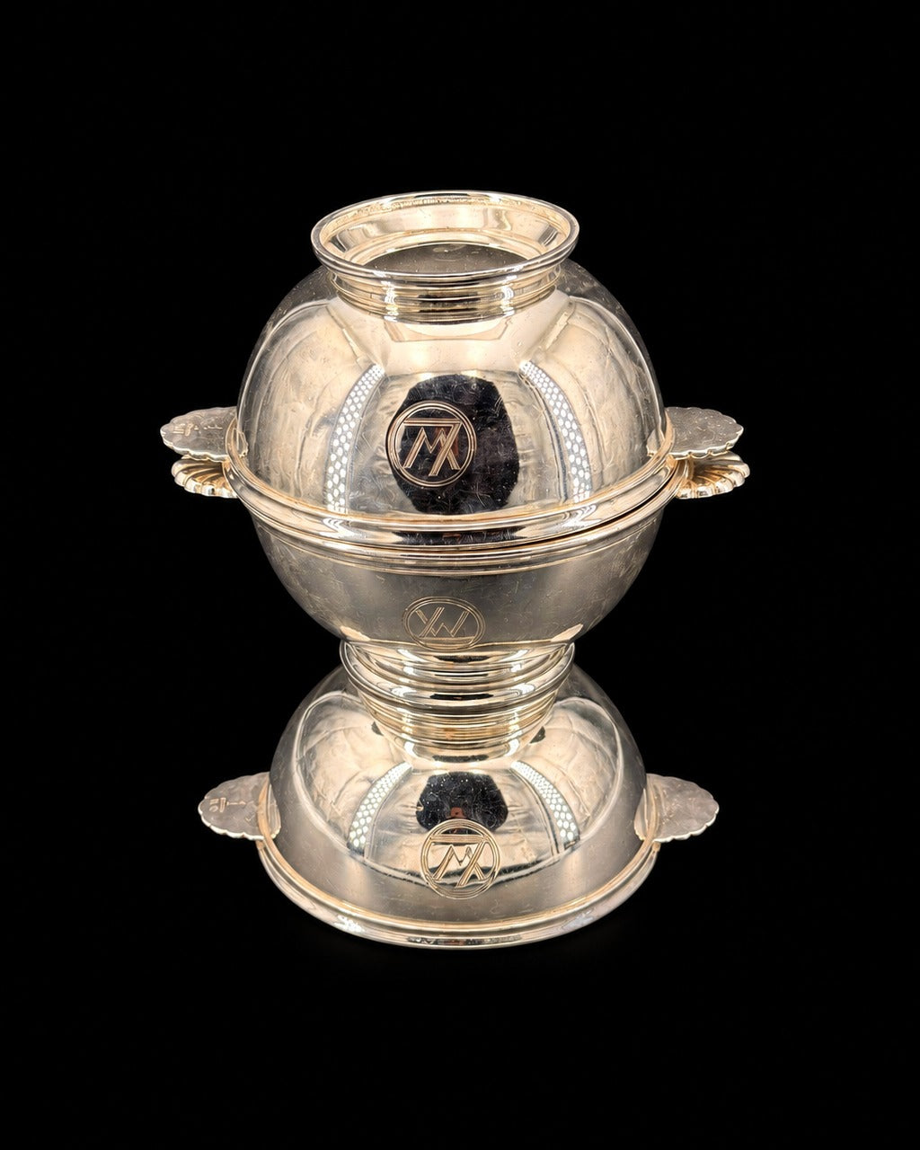 Trois écuelles à oreilles Ercuis, monogramme Wagons-Lits, métal argenté, orfèvrerie de bord